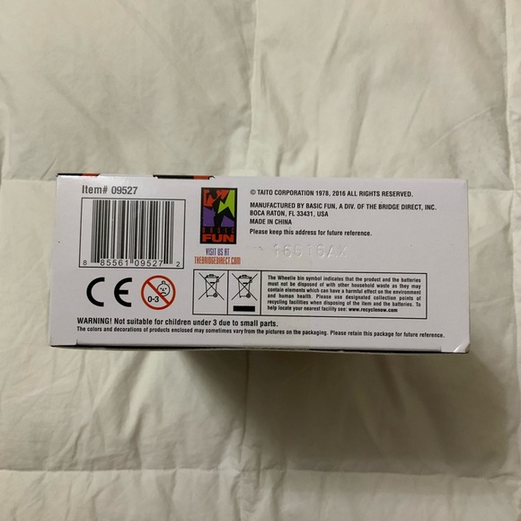 Space Invaders Handheld Electronic Video Game - Picture 2 of 4